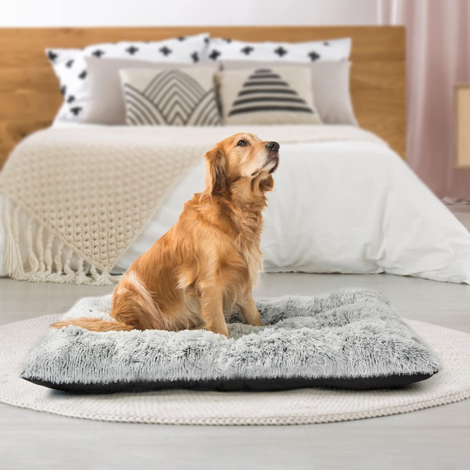 XL Plush Faux Fur Dog Bed with Waterproof Non-Slip Bottom C233250
