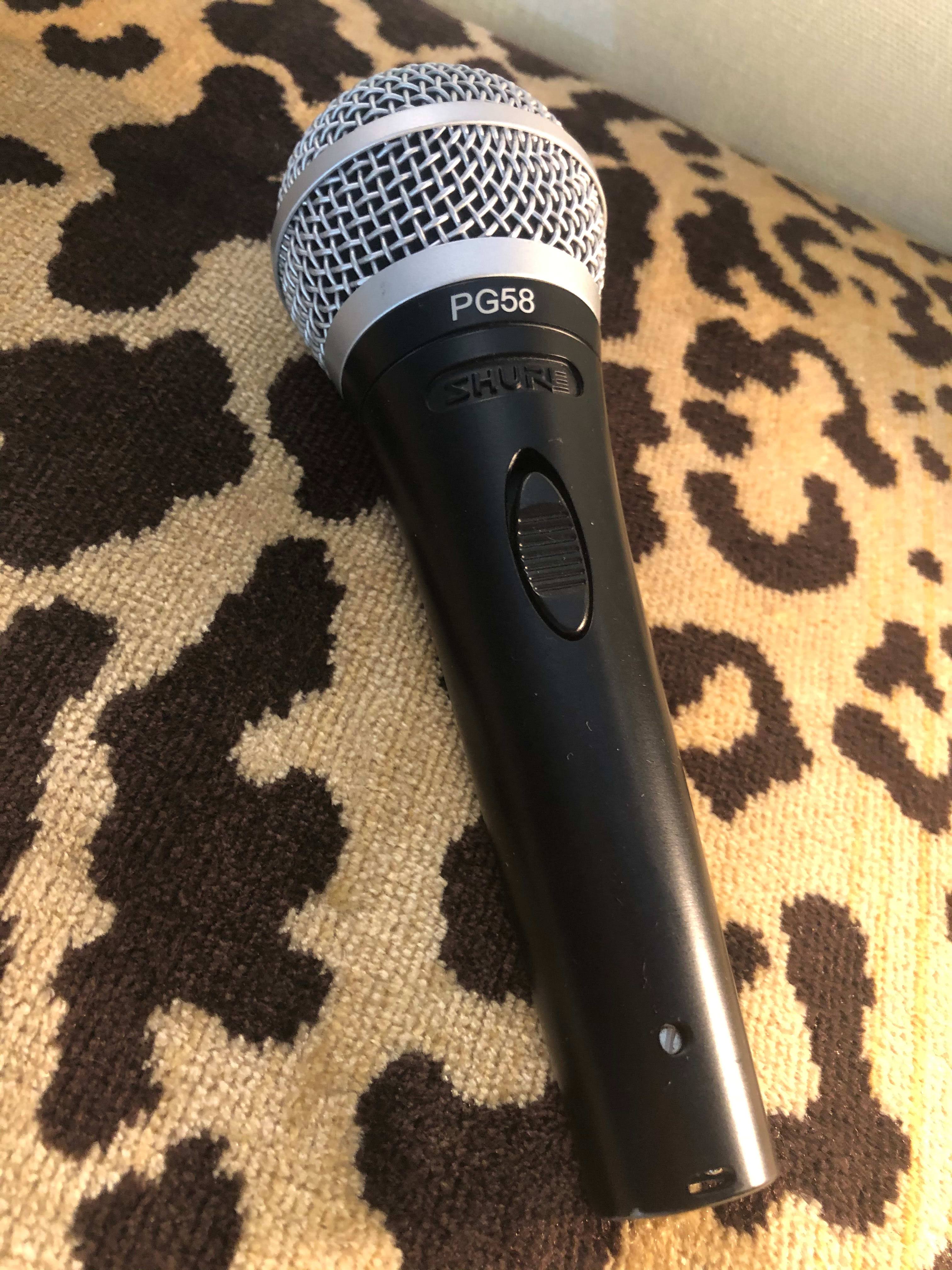 Cardioid Dynamic Vocal Microphone with XLR Cable H16120