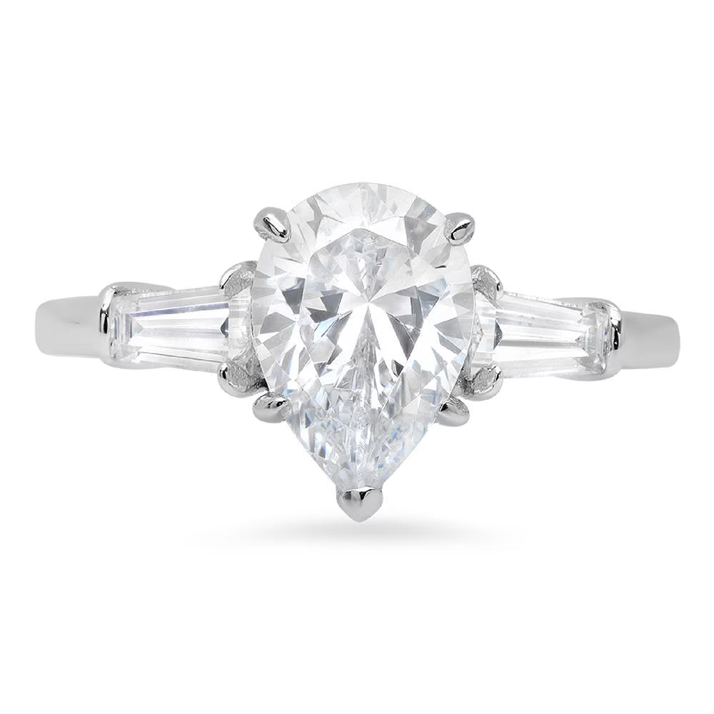 18K White Gold Three-Stone Diamond Engagement Ring S828