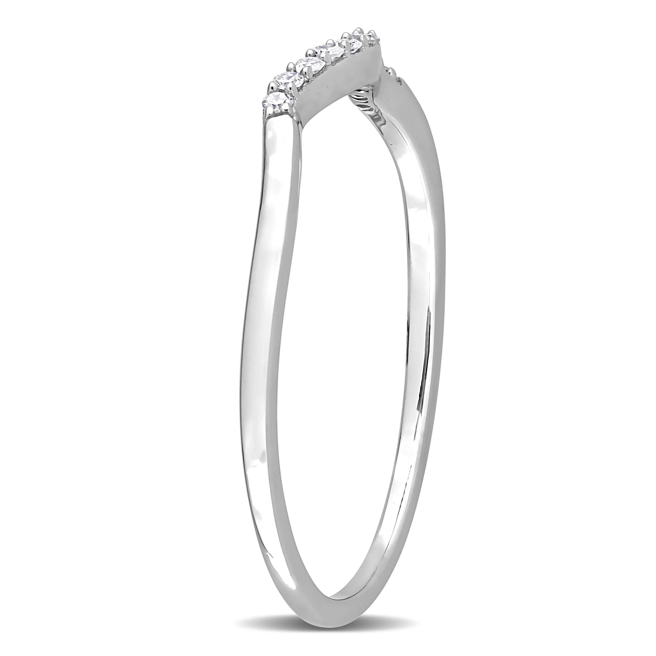 10kt White Gold Wavy Wedding Band with Shared Prong Setting I204