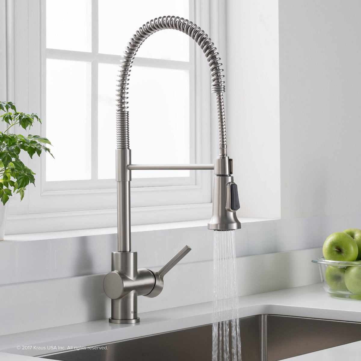 Brushed Gold & Matte Black Commercial Kitchen Faucet with Dual Function Sprayhead O220100
